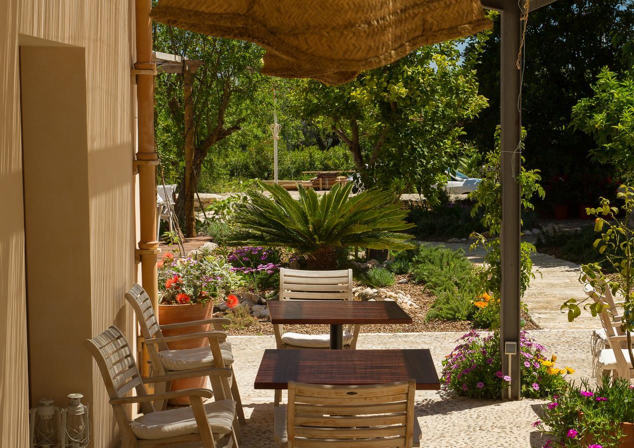 לוסטה Home Hotel The Pink Pepper Tree מראה חיצוני תמונה
